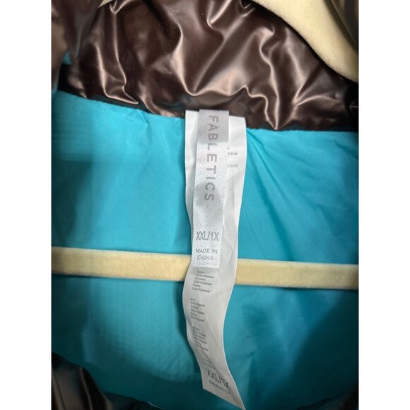 NWT Fabletics Oversized Puffer Vest XX/1X Cacao/Aqua Beach - Picture 4 of 9